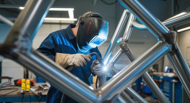 mig-&-tig-welding-photo-of-a-men-welding